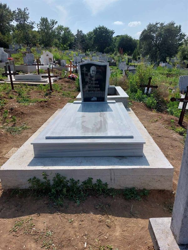 Триплекс от светъл мрамор